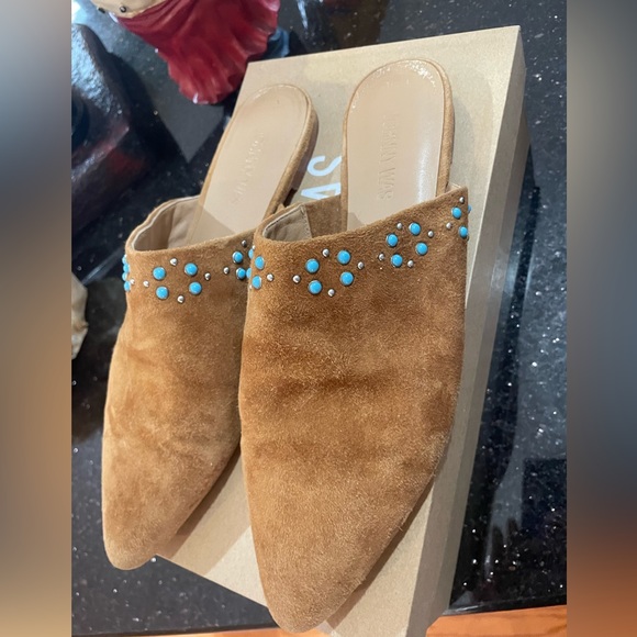 Johnny was tan leather studded mules. - Picture 2 of 9